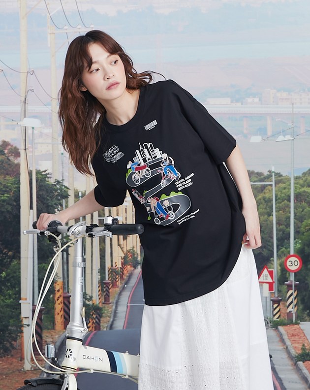 單車城市環遊記繡花寬版T恤(兩色)